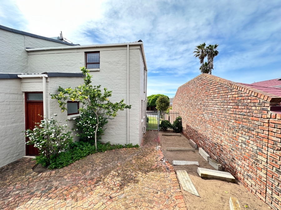 5 Bedroom Property for Sale in Bayview Western Cape